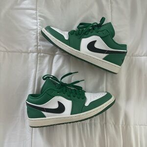 Jordan 1 Low Pine Green Nike Sneakers